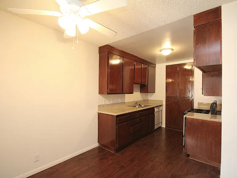 3010 Montrose Ave #28 — Photo 12