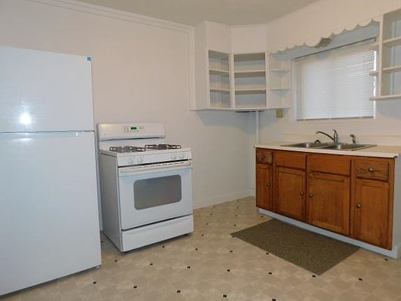5th image of 836 Lapp Ct
