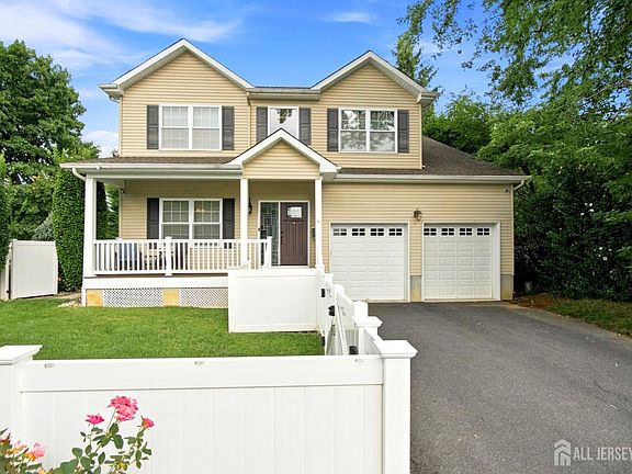 3rd image of 18 Kendall Rd