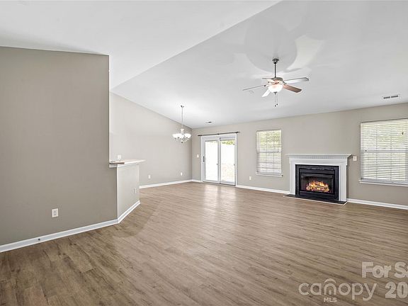 3rd image of 2457 Marthas Ridge Dr