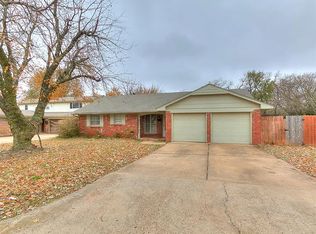 213 Bellaire Dr, Moore, OK 73160