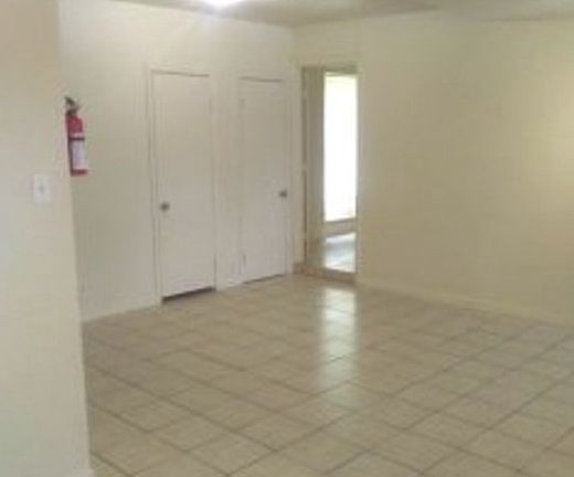 5th image of 600 Monticello Ct APT 2