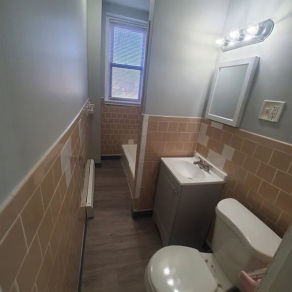10 Abbotsford St #3 — Photo 12