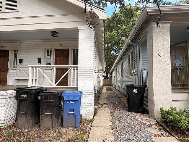 2 bed, 1.0 bath, 1010 sqft, $1,695 — Photo 2