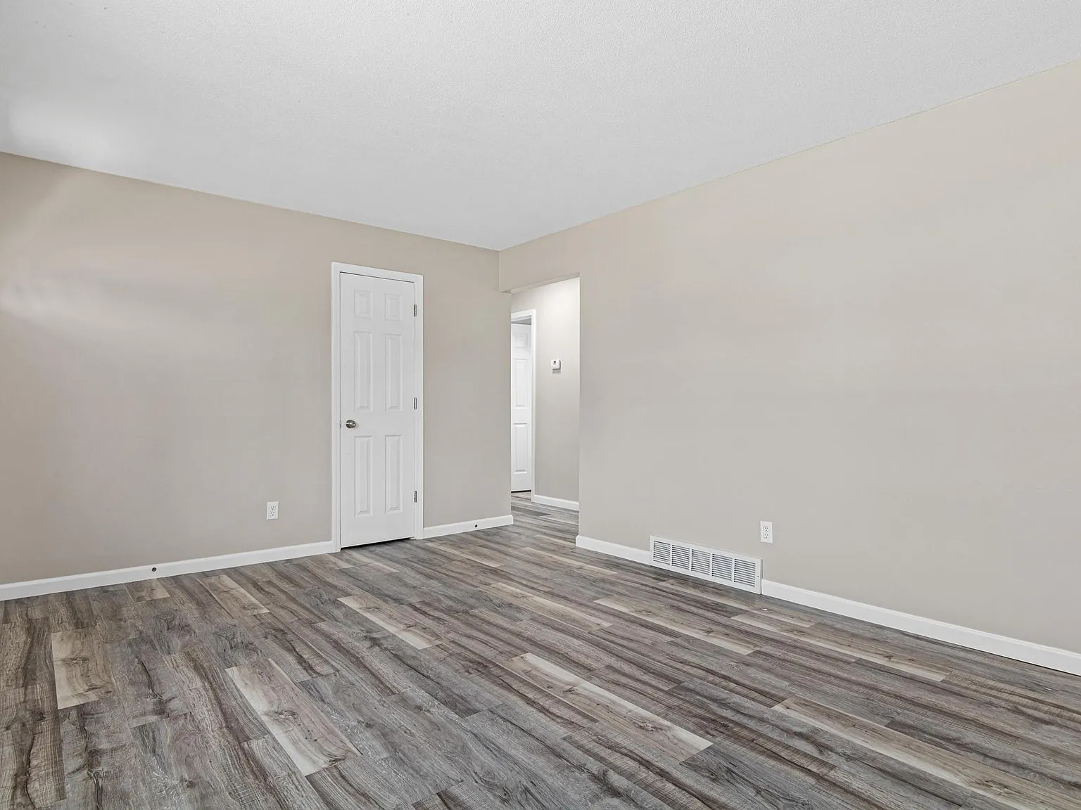 4 bed, 1400 sqft, $1,800 — Photo 3