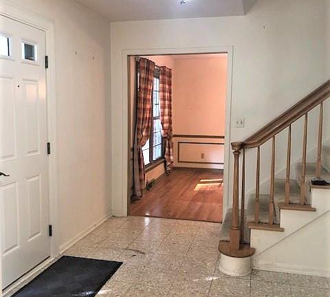 4th image of 1833 Fairlawn Knolls Dr
