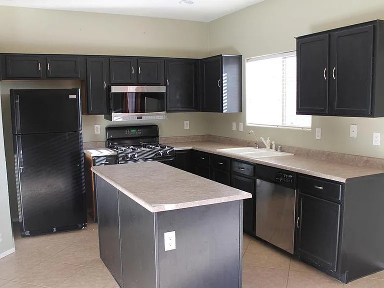 2012 S 85th Ln — Photo 6