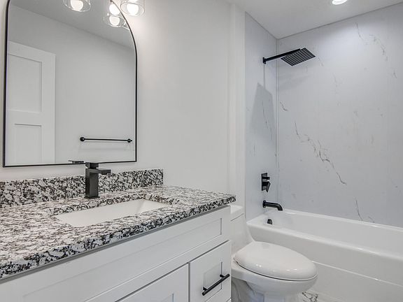 4th image of 2073 Cottonwood Ave