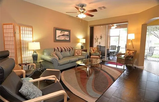 3 bed, 1711 sqft, $2,200 — Photo 2