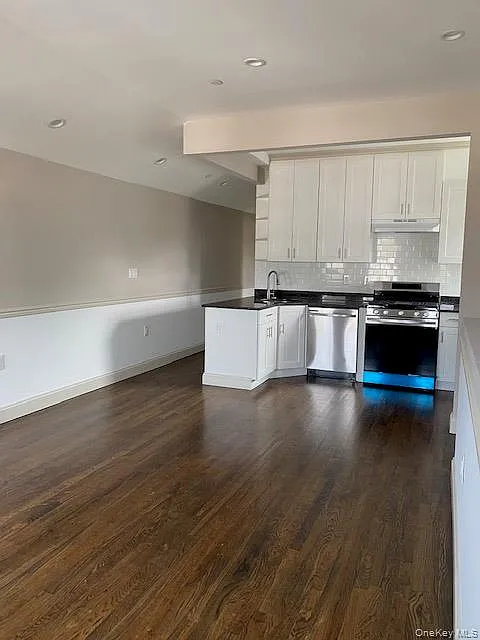 3 bed, 2.0 bath, 1928 sqft, $3,600 — Photo 2