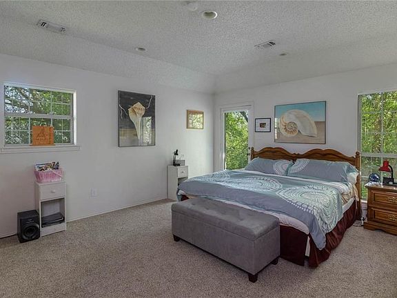 5th image of 933 Highland Dr