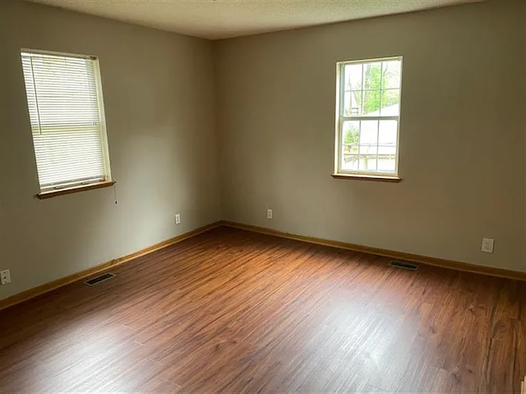 311 E Culton St — Photo 3