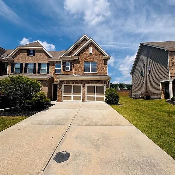 1335 Hampton Oaks Dr — Photo 1