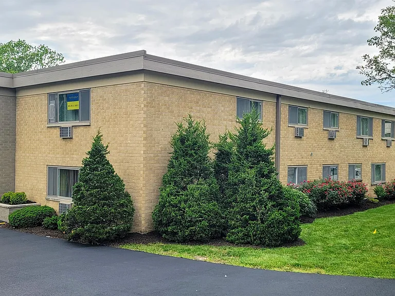 10 Oak Ave — Photo 14