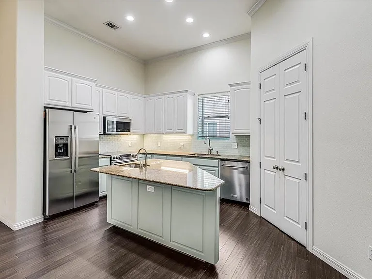 14910 Leeward Dr #304 — Photo 4