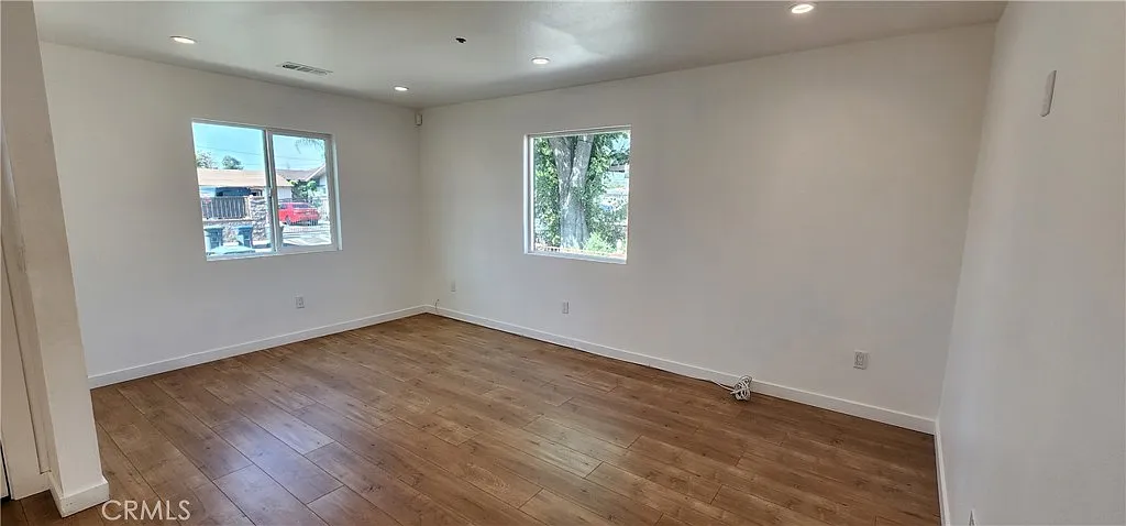 3 bed, 1000 sqft, $3,500 — Photo 4
