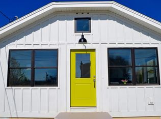 32 Crest St, Middletown, RI 02842