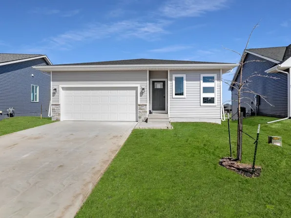 16647 Mill Pond Dr, Urbandale, IA 50323