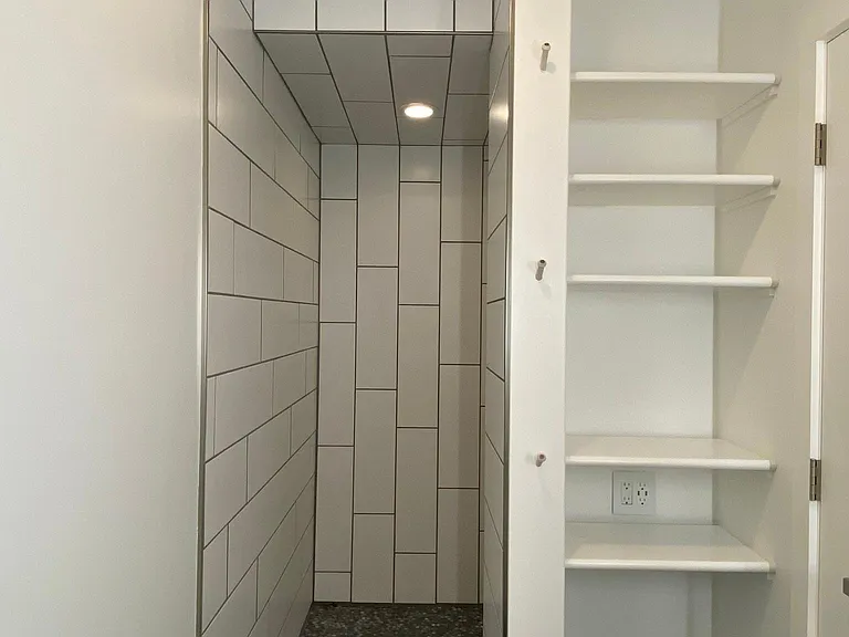 Bath storage / shower