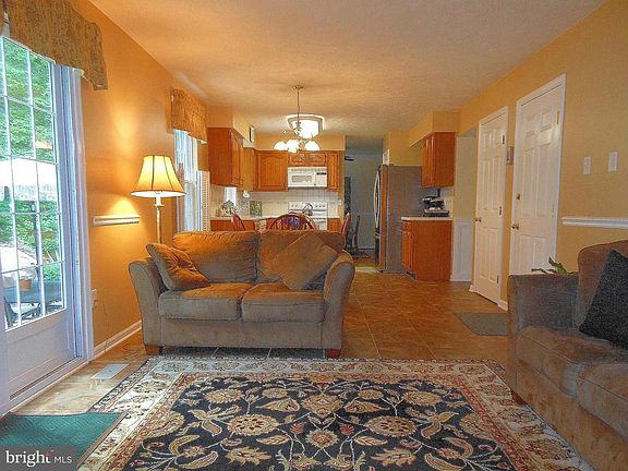 4th image of 812 Lancaster Dr