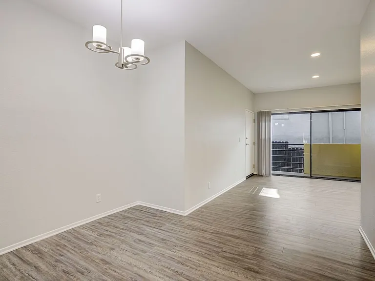 711 N. Sweetzer Ave — Photo 17