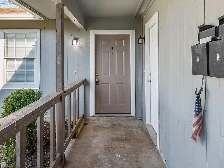 410 Old Thorndale Rd #D — Photo 6