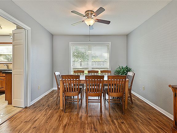 4th image of 2304 W Briargate Dr
