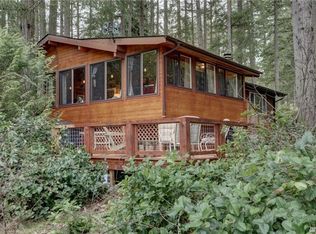 11413 Aqua Pl, Anderson Island, WA 98303