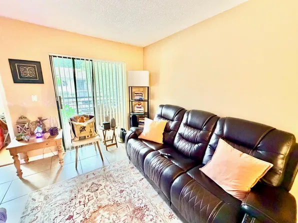 511 Gardens Drive #203, Pompano Beach, FL 33069