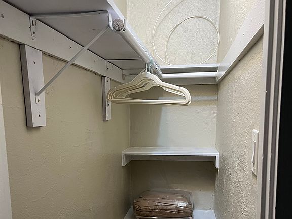 5th image of 1314 1/2 W 88th St