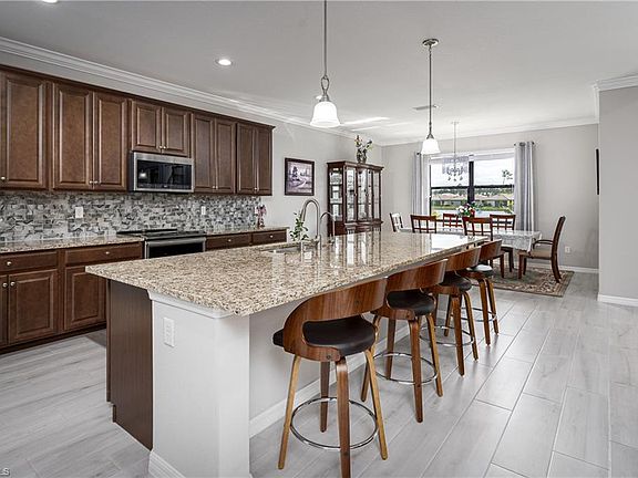 4th image of 9314 Glenforest Dr