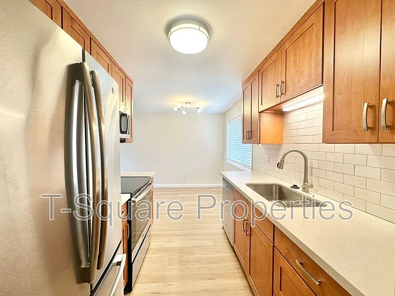 Building Photo - 325 5th Ave S #102