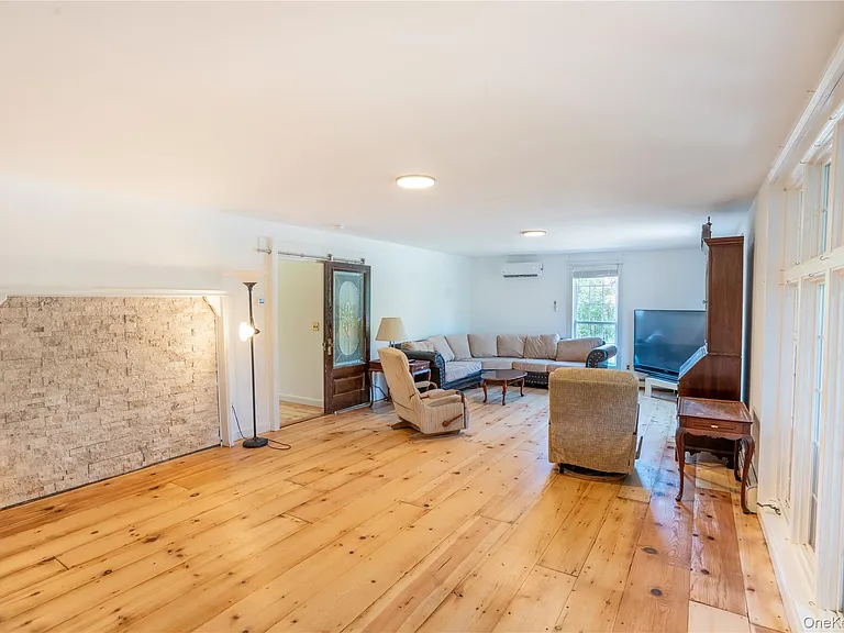 24435 Main Rd — Photo 7