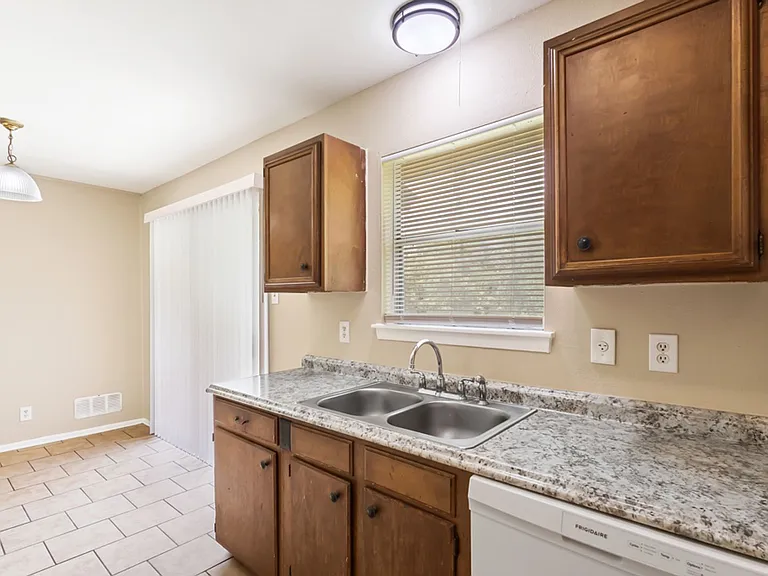 4518 Clear Spring Dr — Photo 11