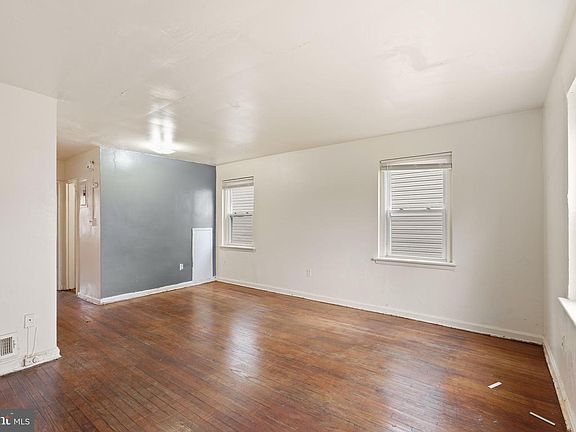 3rd image of 2303 S St SE