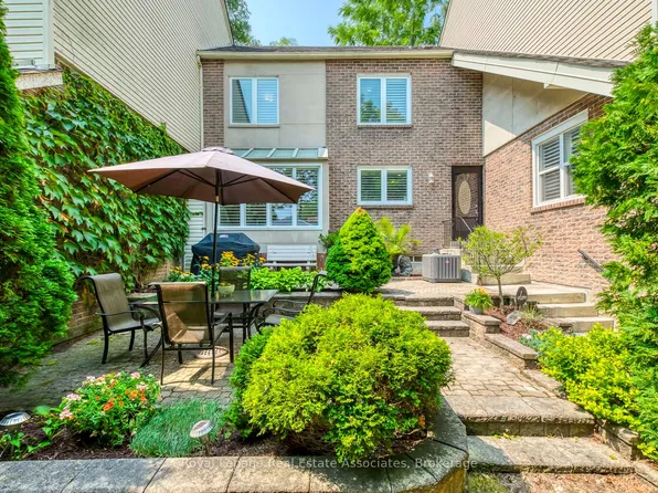 1192 Kos Blvd, Mississauga, ON L5J 4L7