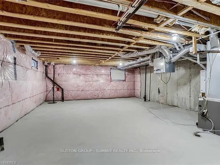 492 Bergamot Ave — Photo 32