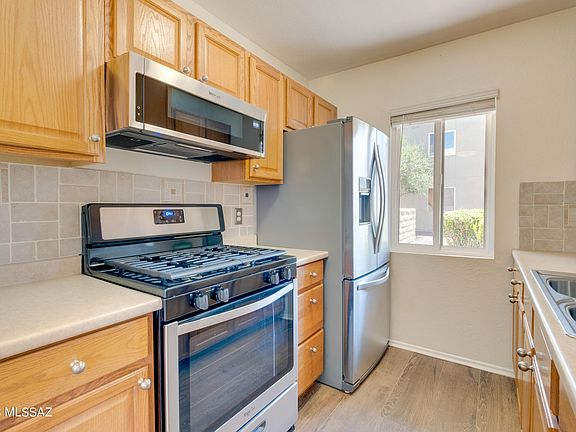 5th image of 832 S Langley Ave
