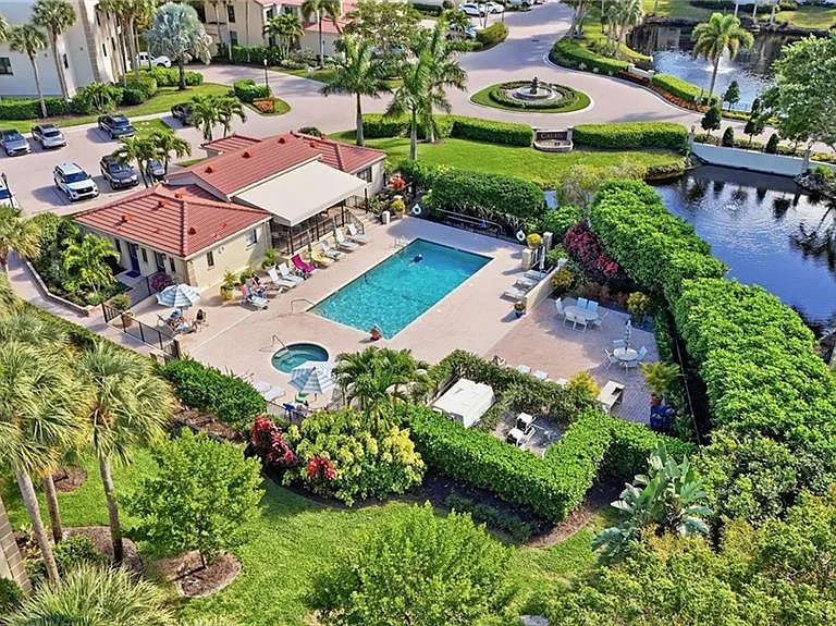 7048 Pelican Bay Blvd #C-302 — Photo 43