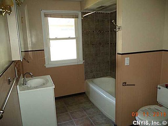 4th image of 102 Dunlap Dr