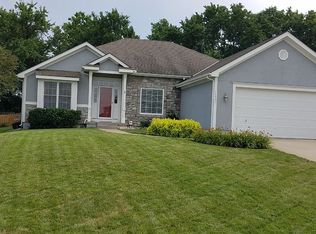 16903 Juniper Dr, Basehor, KS 66007
