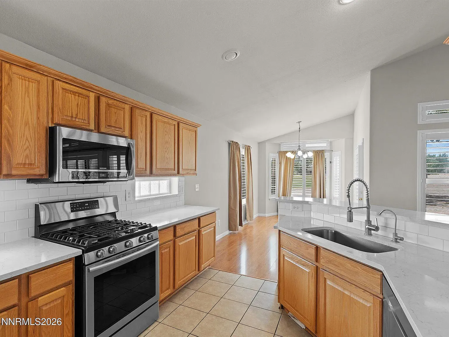 3 bed, 2035 sqft, $2,900 — Photo 4