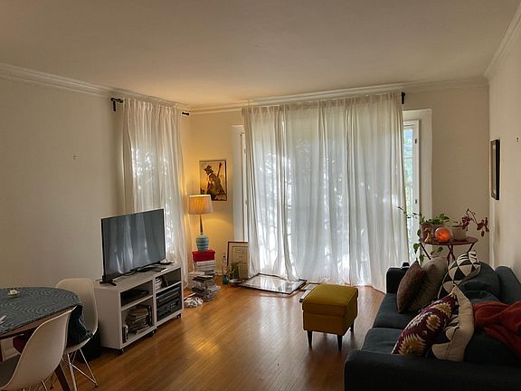 4th image of 436 S Gramercy Pl