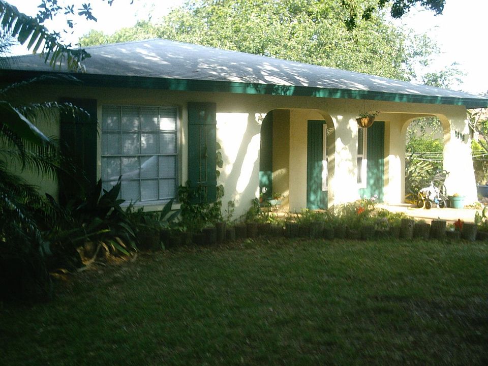 Beautiful Front yard!