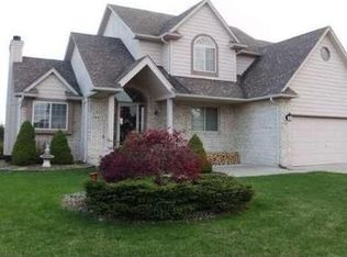 28472 Wales Dr, Chesterfield, MI 48047