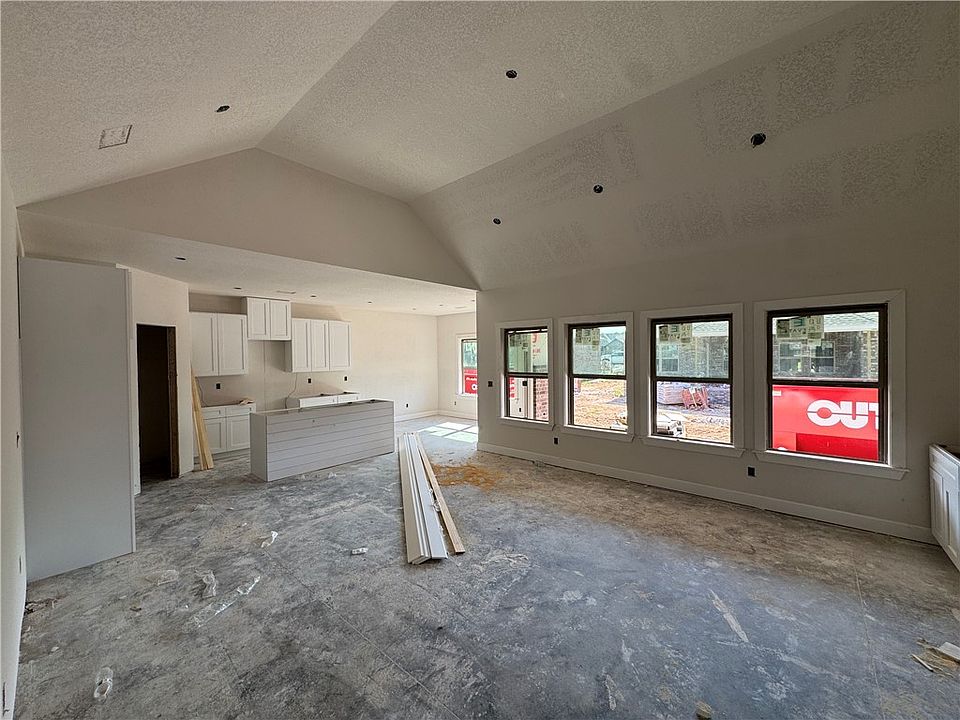2nd image of 1049 Cook St