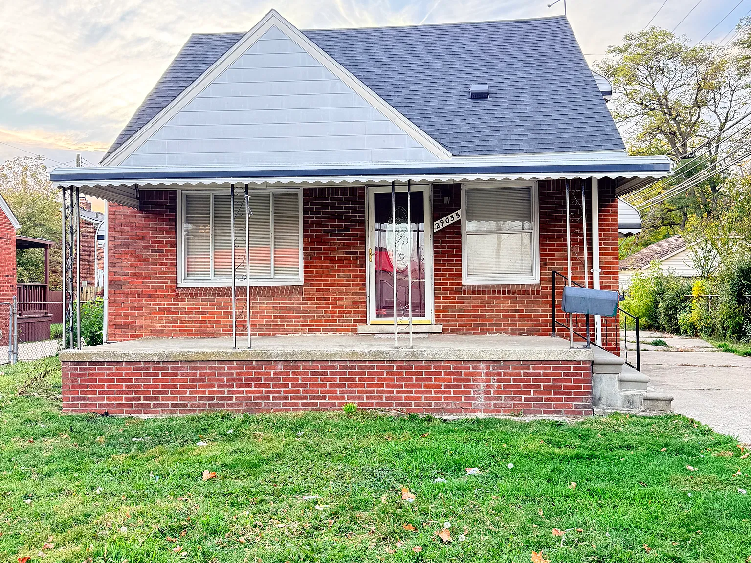 3 bed, 1032 sqft, $1,600 — Photo 1