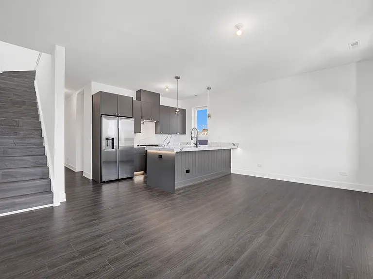 1814 S Throop St #3F — Photo 5
