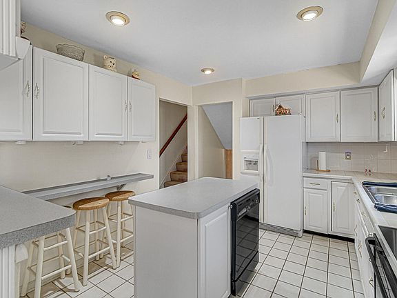 2nd image of 3951 S Lakeshore Dr