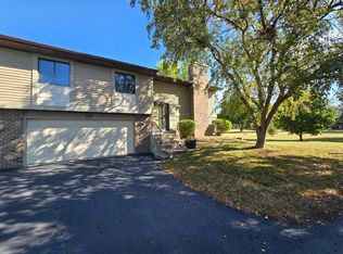 9462 Kingsview Ln N, Maple Grove, MN 55369